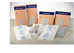 MEDICAZIONE STERILE A BASE DI ARGENTO CON BORDO ADESIVO SILVERMED ST AG 10X10CM 5 PEZZI - Farmacia Dott. Pasquale Russo