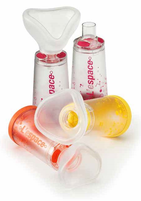 CAMERA DISTANZIATRICE PER EROGATORI SPRAY PREDOSATI L'ESPACE 220ML PEDIATRICO SPAZIO MORTO 49ML CON MASCHERA VALVOLA INSPIRAZIONE 2 VALVOLE ESPIRAZIONE CODICE COLORE GIALLO - Farmacia Dott. Pasquale Russo