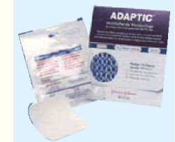 MEDICAZIONE NON ADERENTE STERILE APTIC MISURA 7,6X7,6CM 10 PEZZI 2012ZI - Farmacia Dott. Pasquale Russo